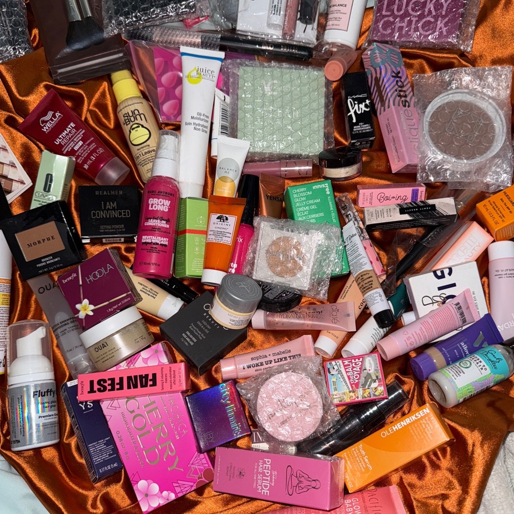 Mystery Boxes 10 Makeup, skincare, hair, nail, etc deluxe samples & full size